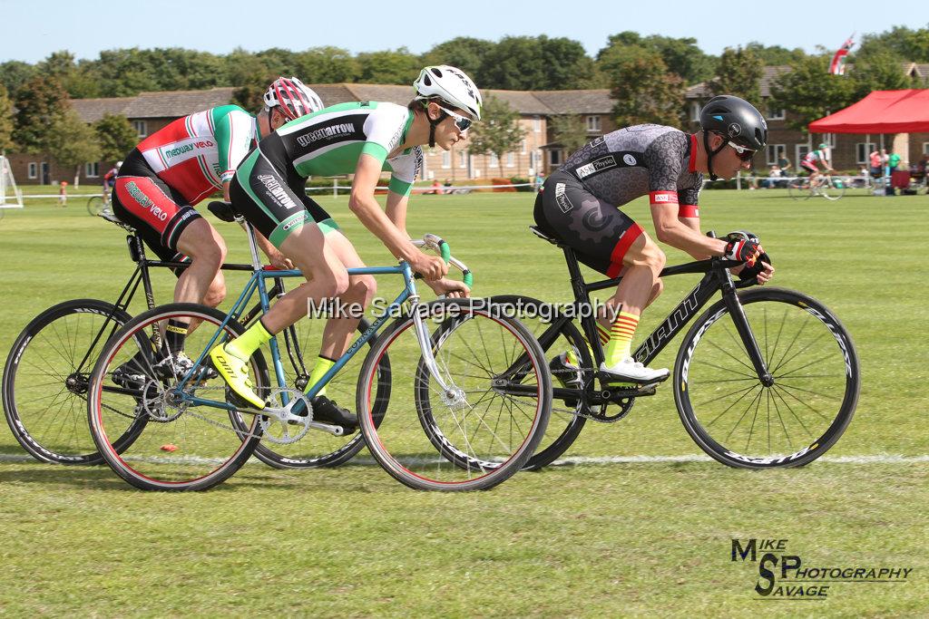 20170806-1533.jpg - Medway Velo Grass Track Event 06-Aug-2017.