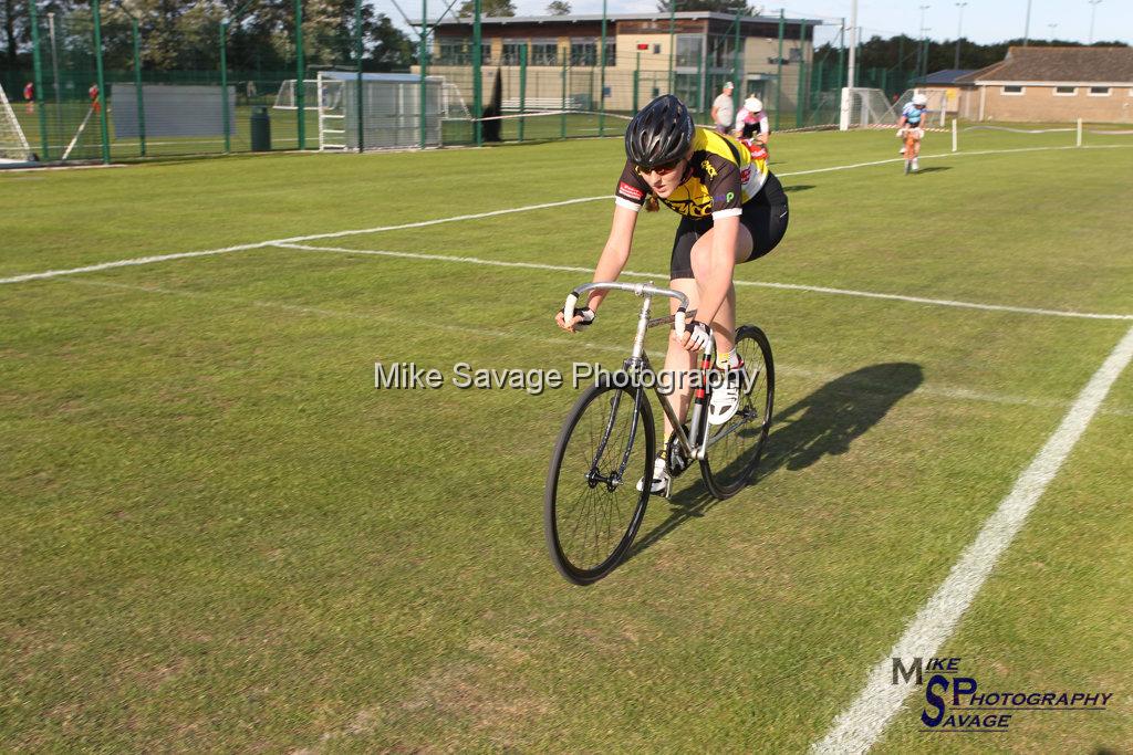 20170806-3177.jpg - Medway Velo Grass Track Event 06-Aug-2017.