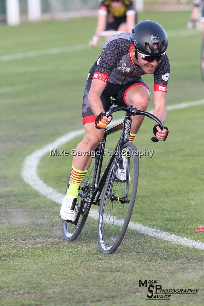 20170806-3306.jpg - Medway Velo Grass Track Event 06-Aug-2017.
